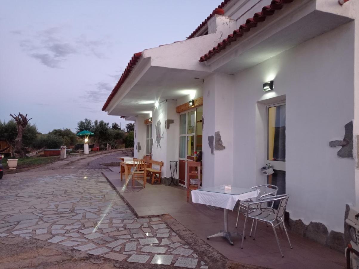 Villa Rosa In Surrau أرتْساكينا المظهر الخارجي الصورة