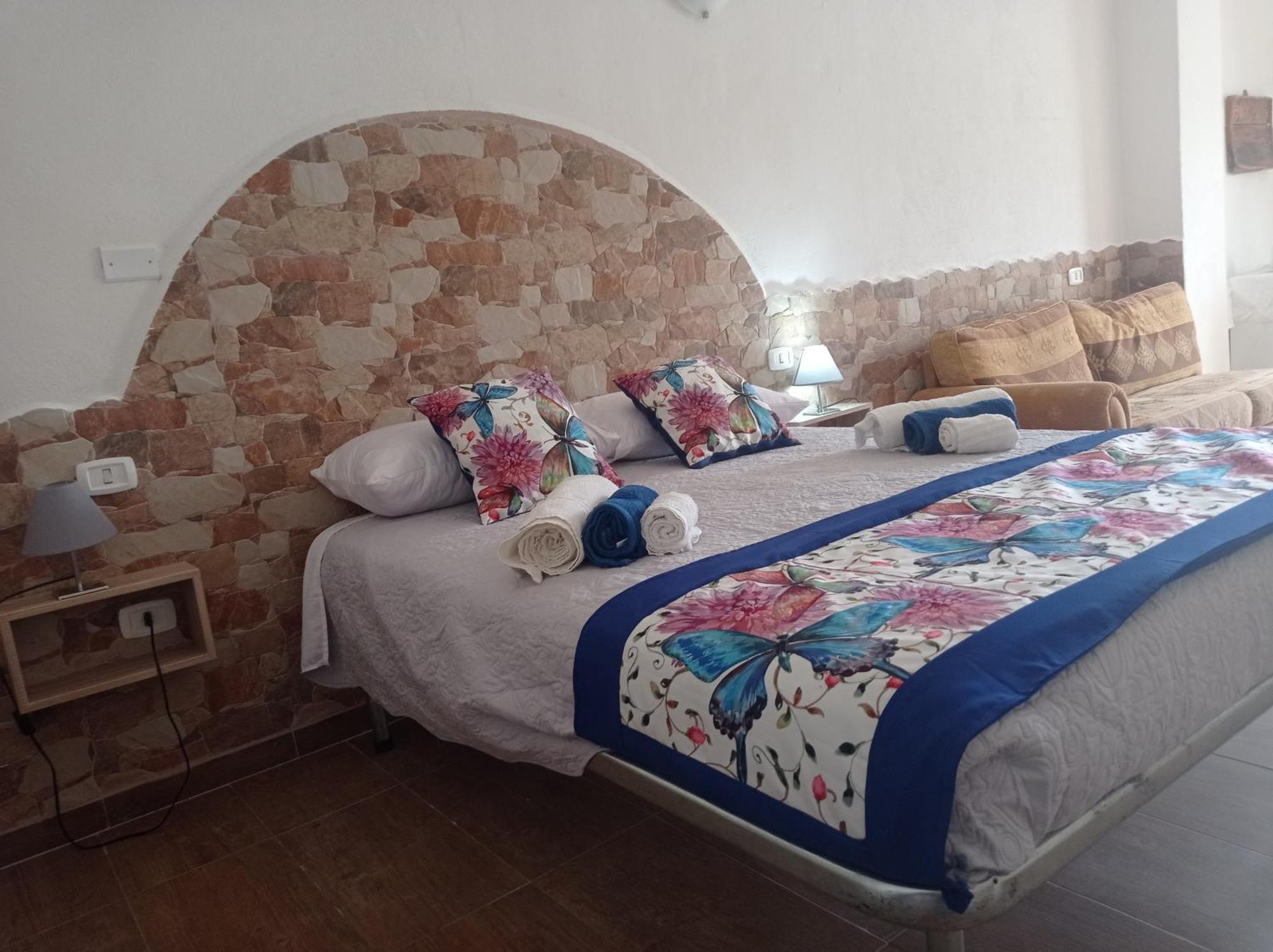 Villa Rosa In Surrau أرتْساكينا المظهر الخارجي الصورة