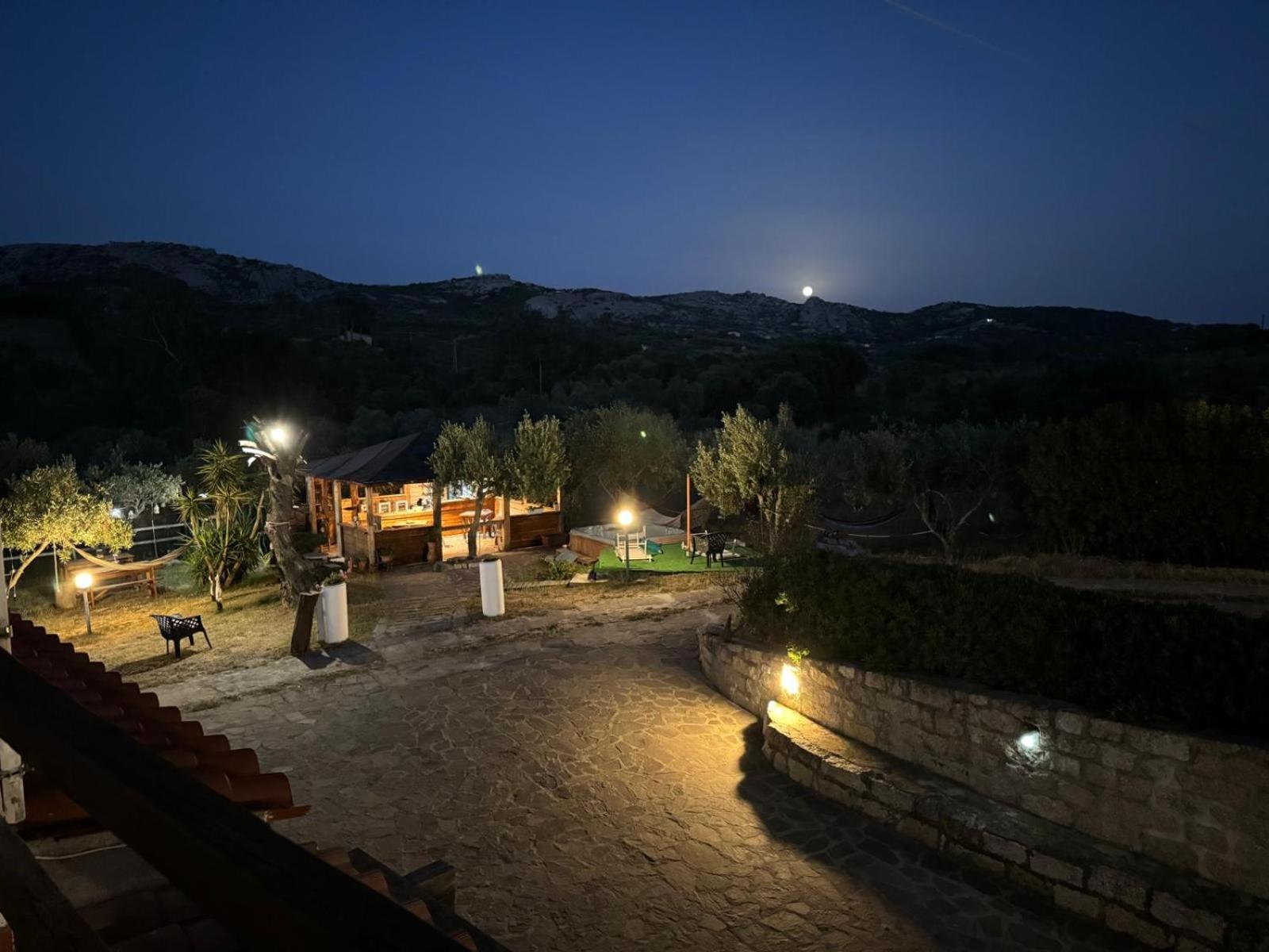 Villa Rosa In Surrau أرتْساكينا المظهر الخارجي الصورة